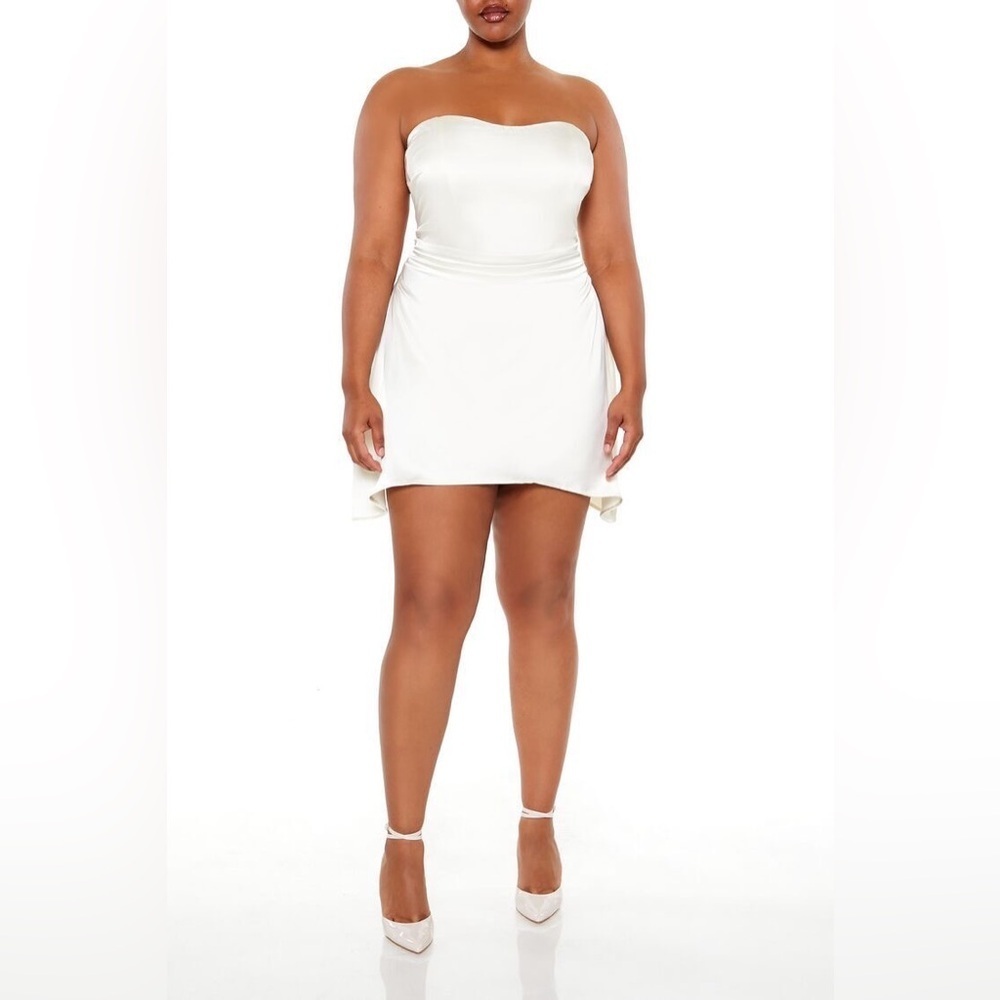 NWT - Forever 21 Plus Size Crescent Hem Mini Dress in White - Size 1X